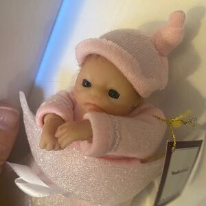 Adorable Ashton Drake doll “Handful of Luck.” Miniature collectible baby. NIB.